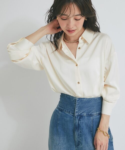La boutique BonBon（ラブティックボンボン）の「【美人見えシャツ】ライトサテンシャツ（シャツ/ブラウス・レディース・オフホワイト/ライトベージュ・FREE）」の15枚目の写真