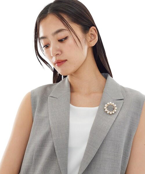 INDIVI（インディヴィ）の「【セレモニー／デイリー】パール調リングブローチ（ブローチ/コサージュ・レディース・ゴールド/シルバー・00）」の7枚目の写真