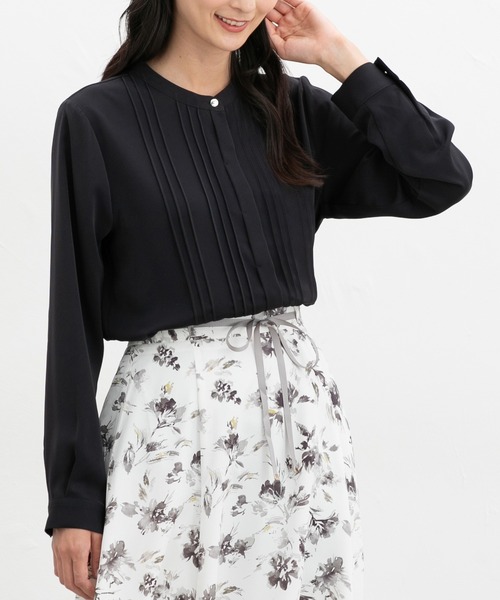 Honeys（ハニーズ）の「ピンタックブラウス（シャツ/ブラウス・レディース・スミクロ/ネイビー/ホワイト/ボルドー/グレイッシュベージュ・3L/L/LL/M/S）」の4枚目の写真