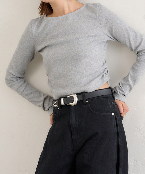 U by SPICK&SPAN（ユーバイスピックアンドスパン）の「サイドギャザーボートネックトップス（Tシャツ/カットソー・レディース・ホワイト/チャコールグレー・FREE）」の2枚目の写真
