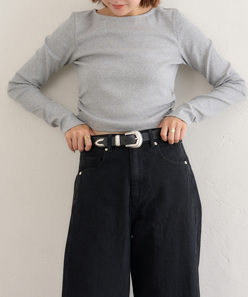 U by SPICK&SPAN（ユーバイスピックアンドスパン）の「サイドギャザーボートネックトップス（Tシャツ/カットソー・レディース・ホワイト/チャコールグレー・FREE）」の3枚目の写真