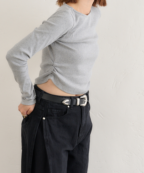 U by SPICK&SPAN（ユーバイスピックアンドスパン）の「サイドギャザーボートネックトップス（Tシャツ/カットソー・レディース・ホワイト/チャコールグレー・FREE）」の4枚目の写真