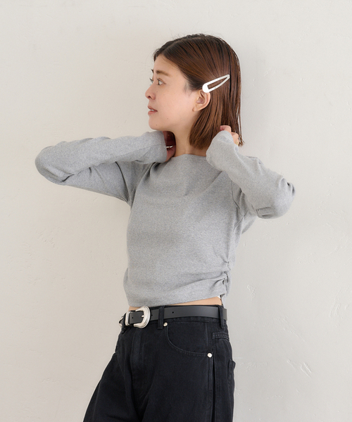 U by SPICK&SPAN（ユーバイスピックアンドスパン）の「サイドギャザーボートネックトップス（Tシャツ/カットソー・レディース・ホワイト/チャコールグレー・FREE）」の6枚目の写真