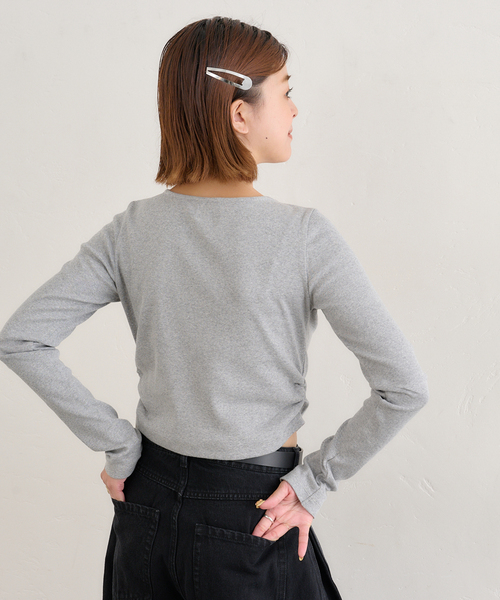 U by SPICK&SPAN（ユーバイスピックアンドスパン）の「サイドギャザーボートネックトップス（Tシャツ/カットソー・レディース・ホワイト/チャコールグレー・FREE）」の7枚目の写真