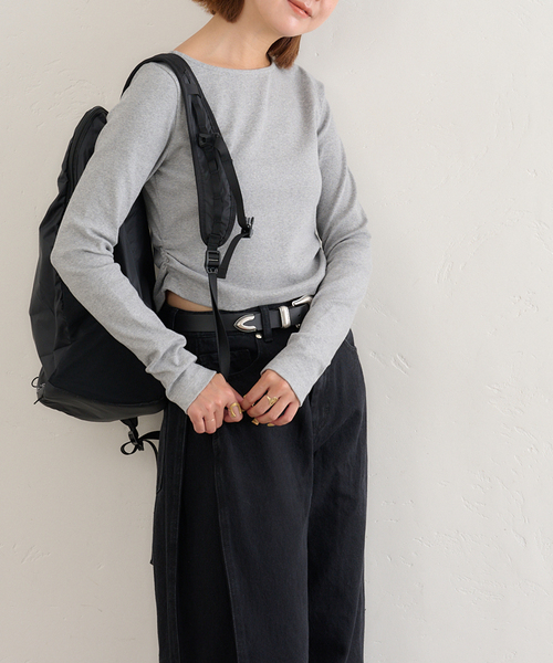 U by SPICK&SPAN（ユーバイスピックアンドスパン）の「サイドギャザーボートネックトップス（Tシャツ/カットソー・レディース・ホワイト/チャコールグレー・FREE）」の9枚目の写真