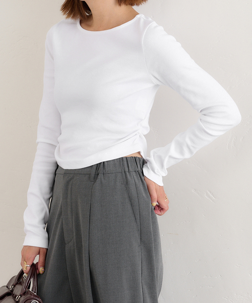 U by SPICK&SPAN（ユーバイスピックアンドスパン）の「サイドギャザーボートネックトップス（Tシャツ/カットソー・レディース・ホワイト/チャコールグレー・FREE）」の15枚目の写真