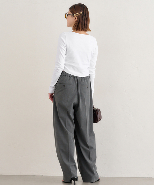 U by SPICK&SPAN（ユーバイスピックアンドスパン）の「サイドギャザーボートネックトップス（Tシャツ/カットソー・レディース・ホワイト/チャコールグレー・FREE）」の21枚目の写真