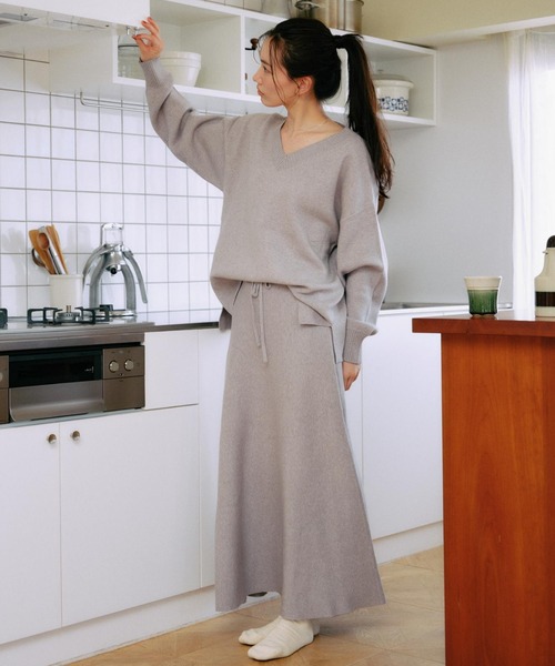 ムラサキスポーツ(ムラサキスポーツ)の「RIKKA FEMME/リッカファム Vネックニット セーター RF25FW13(ニット/セーター・レディース・グレー/ベージュ/ブラウン・FREE)」の5枚目の写真
