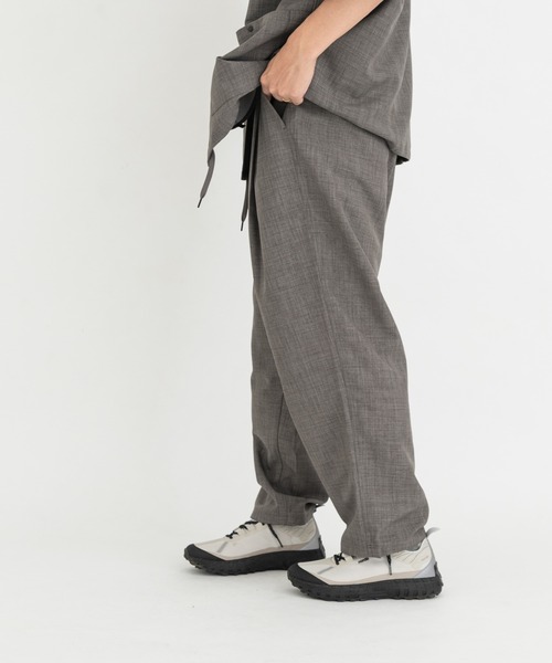 EKAL（エカル）の「『吸水速乾/UVカット/UR TECH』ハイツイストトラウザー（その他パンツ・メンズ・チャコール/グレー・LARGE/MEDIUM）」の12枚目の写真