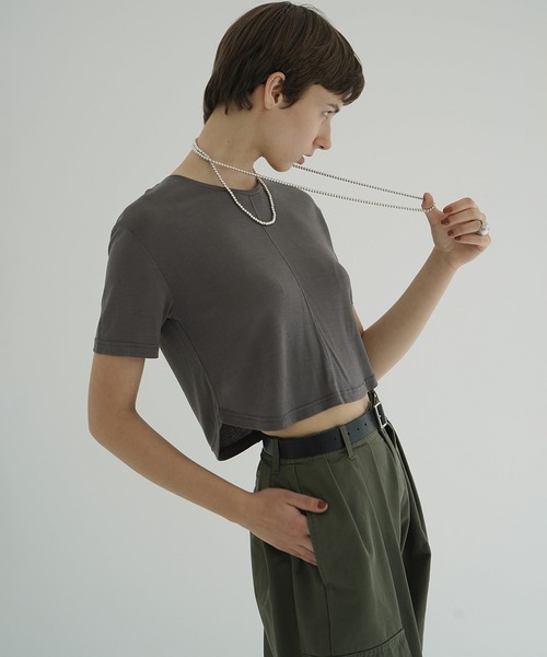 CLANE（クラネ）の「SOFT WIDE TOPS（Tシャツ/カットソー・レディース・チャコールグレー/ブラック/ブルー/アイボリー・1/2）」の6枚目の写真