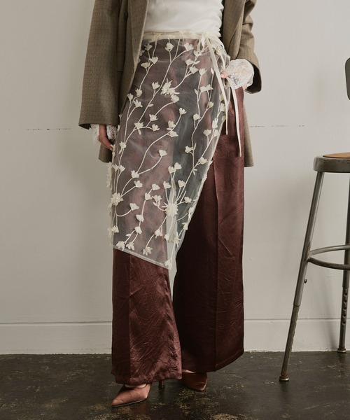 ELLEgirl（エルガール）の「フラワーモチーフラップスカート（スカート・レディース・アイボリー/ブラック・FREE）」の2枚目の写真