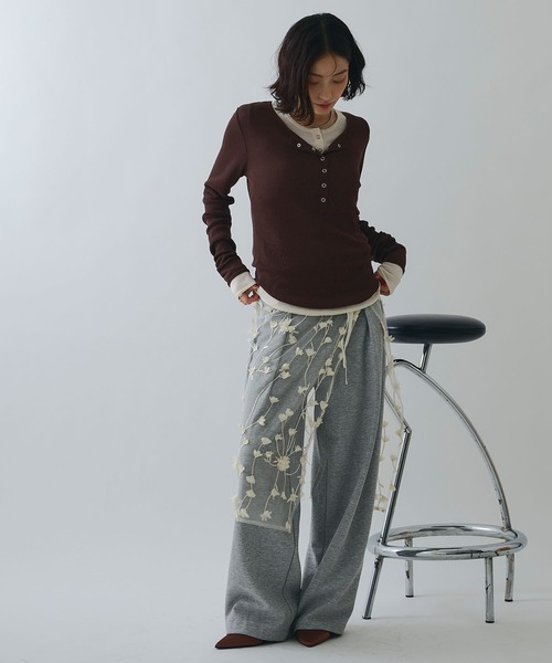 ELLEgirl（エルガール）の「フラワーモチーフラップスカート（スカート・レディース・アイボリー/ブラック・FREE）」の6枚目の写真