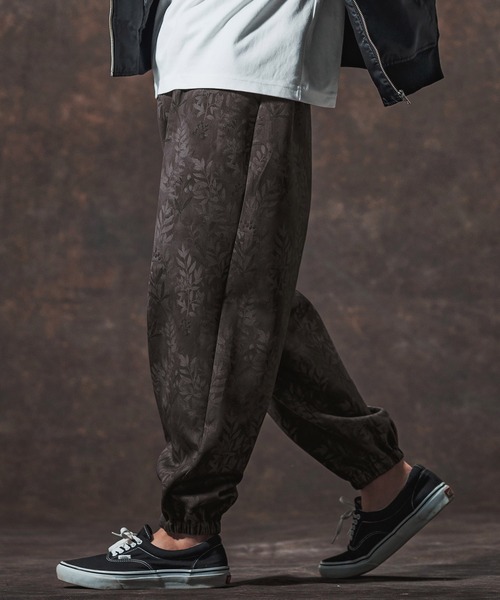 Jih Nunc（ジーヌンク）の「mp14001-リーフ総柄ポンチジョガーパンツ(JIH-R1135)（その他パンツ・メンズ・ベージュ/チャコール・S/L/M）」の4枚目の写真
