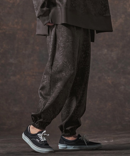 Jih Nunc（ジーヌンク）の「mp14001-リーフ総柄ポンチジョガーパンツ(JIH-R1135)（その他パンツ・メンズ・ベージュ/チャコール・S/L/M）」の6枚目の写真