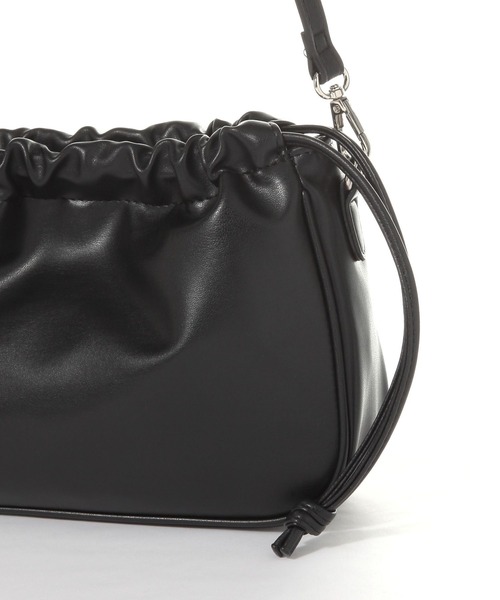 LEPSIM（レプシィム）の「ドロストスクエアバッグ　578196（ショルダーバッグ・レディース・ベージュ/ガンメタ/ブラック・ONE SIZE）」の8枚目の写真