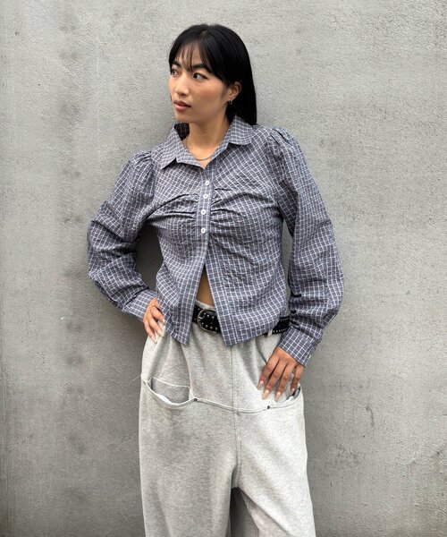 WHO'S WHO gallery(フーズフーギャラリー)の「パフスリーブギャザーブラウス(シャツ/ブラウス・レディース・ブラウン/グリーン/ネイビー・FREE)」の5枚目の写真