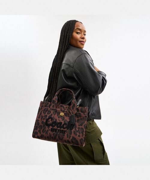 COACH（コーチ）の「カーゴ トート・レオパード プリント（トートバッグ・レディース・ブラウン系その他・ONE）」の4枚目の写真