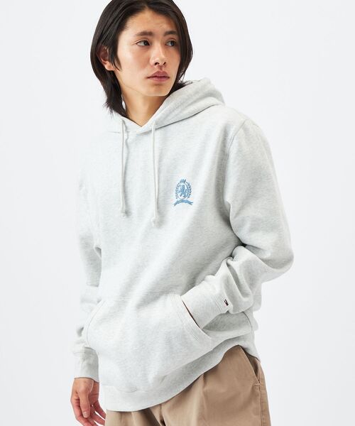 tommy jeans(トミー ジーンズ)の「ウォッシュドクレストレギュラーフィットパーカー(スウェット・メンズ・ブラック/チェリーピンク/ライトグレー・X-LARGE/SMALL/MEDIUM/LARGE)」の2枚目の写真