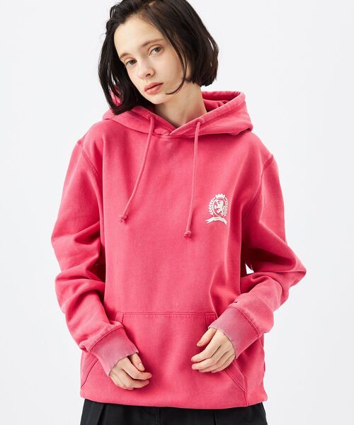 tommy jeans(トミー ジーンズ)の「ウォッシュドクレストレギュラーフィットパーカー(スウェット・メンズ・ブラック/チェリーピンク/ライトグレー・X-LARGE/SMALL/MEDIUM/LARGE)」の10枚目の写真