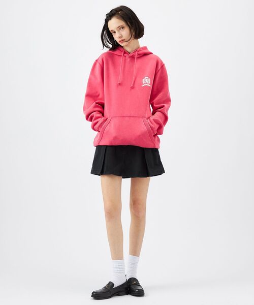 tommy jeans(トミー ジーンズ)の「ウォッシュドクレストレギュラーフィットパーカー(スウェット・メンズ・ブラック/チェリーピンク/ライトグレー・X-LARGE/SMALL/MEDIUM/LARGE)」の11枚目の写真