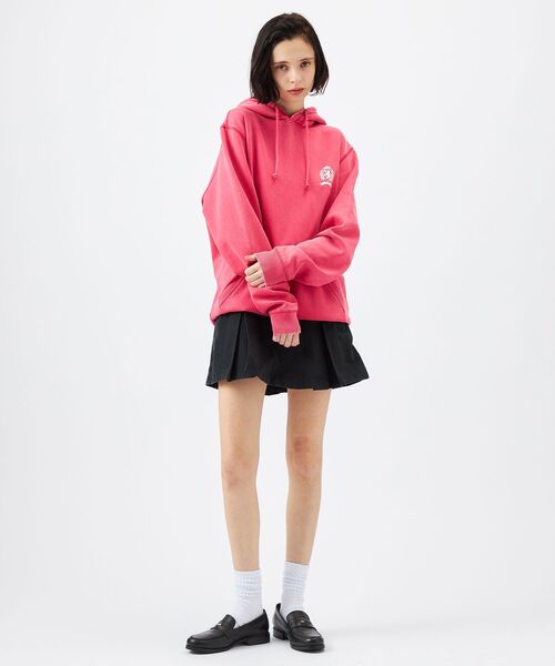 tommy jeans(トミー ジーンズ)の「ウォッシュドクレストレギュラーフィットパーカー(スウェット・メンズ・ブラック/チェリーピンク/ライトグレー・X-LARGE/SMALL/MEDIUM/LARGE)」の16枚目の写真