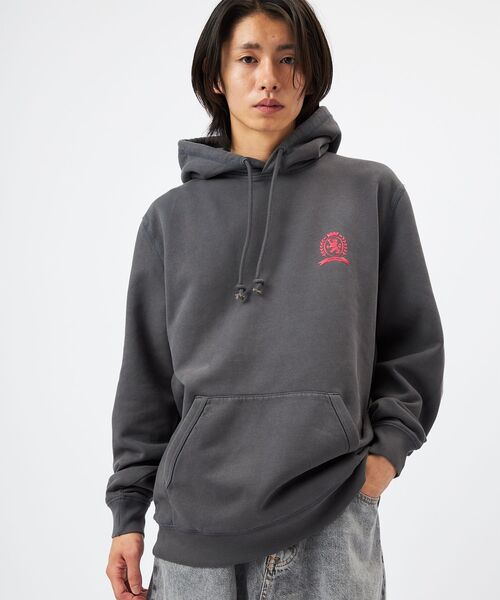 tommy jeans(トミー ジーンズ)の「ウォッシュドクレストレギュラーフィットパーカー(スウェット・メンズ・ブラック/チェリーピンク/ライトグレー・X-LARGE/SMALL/MEDIUM/LARGE)」の19枚目の写真