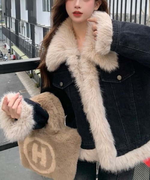 gossip!ロサンゼルス(ゴシップロサンゼルス)の「エコファーカラー ブラックデニムジャケット(デニムジャケット・レディース・ブラック・L/M)」の11枚目の写真