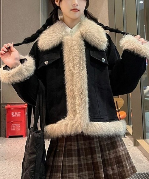gossip!ロサンゼルス(ゴシップロサンゼルス)の「エコファーカラー ブラックデニムジャケット(デニムジャケット・レディース・ブラック・L/M)」の2枚目の写真