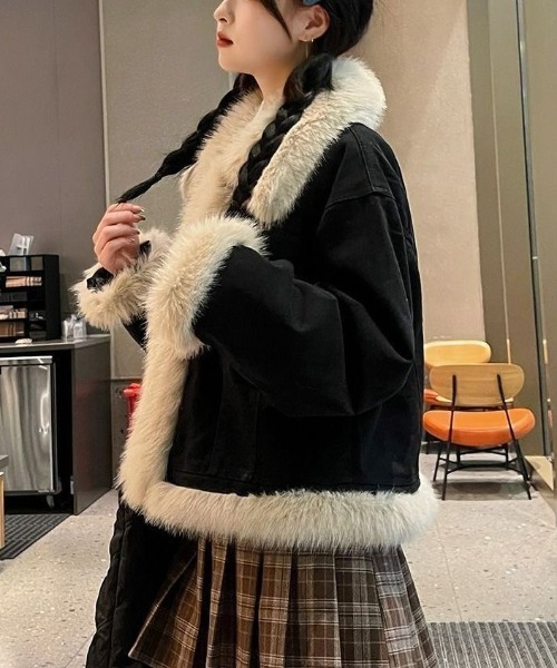 gossip!ロサンゼルス(ゴシップロサンゼルス)の「エコファーカラー ブラックデニムジャケット(デニムジャケット・レディース・ブラック・L/M)」の5枚目の写真
