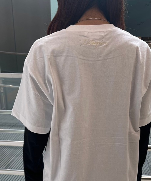 INTERPLAY(インタープレイ)の「【INTERPLAY】Script EMB. LOGO Short Sleeve Tee Shirt(Tシャツ/カットソー・レディース・ホワイト/ブラック/ナチュラル・LARGE)」の5枚目の写真