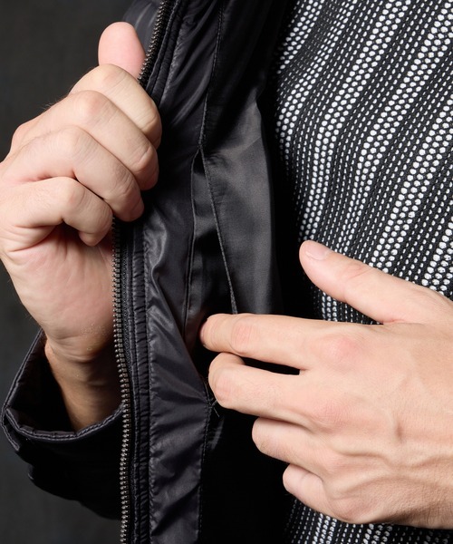 HIDEAWAYS NICOLE（ハイダウェイニコル）の「ナイロンタフタ　中綿ブルゾン（その他アウター・メンズ・シルバーグレー/ネイビー/ブルー系その他/ブラック・MEDIUM/LARGE/X-LARGE/XX-LARGE）」の13枚目の写真