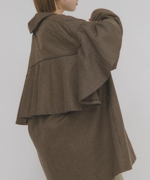 KBF(ケイビーエフ)の「フリルディティールフレアジャケット(その他アウター・レディース・ブラウン系その他/グレー系その他・ONE)」の4枚目の写真