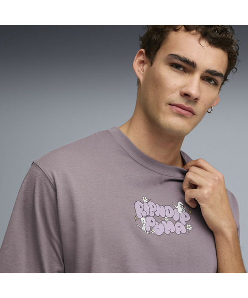 PUMA(プーマ)の「PUMA プーマ ユニセックス PUMA x RIPNDIP ボクシー グラフィック 半袖 Tシャツ P(Tシャツ/カットソー・メンズ・プラム/ブラック/ホワイト・SMALL/MEDIUM/LARGE/X-LARGE/X-SMALL)」の17枚目の写真