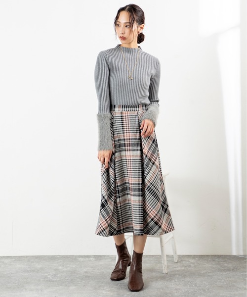 MILLION CARATS(ミリオンカラッツ)の「【大柄チェック×深タックで着痩せ見え】立体感シルエットが叶う上品ツイードスカート深めタックで立体感を出し、歩くたび揺れる美しいシルエット!ウエストゴムで快適にフィットしつつ、体型カバーを叶える優秀デザイン。オフィスにも休日にも馴染む、大人のためのチェックアイテム。(スカート・レディース・ピンク/イエロー・FREE)」の8枚目の写真