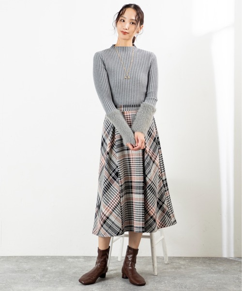 MILLION CARATS(ミリオンカラッツ)の「【大柄チェック×深タックで着痩せ見え】立体感シルエットが叶う上品ツイードスカート深めタックで立体感を出し、歩くたび揺れる美しいシルエット!ウエストゴムで快適にフィットしつつ、体型カバーを叶える優秀デザイン。オフィスにも休日にも馴染む、大人のためのチェックアイテム。(スカート・レディース・ピンク/イエロー・FREE)」の9枚目の写真