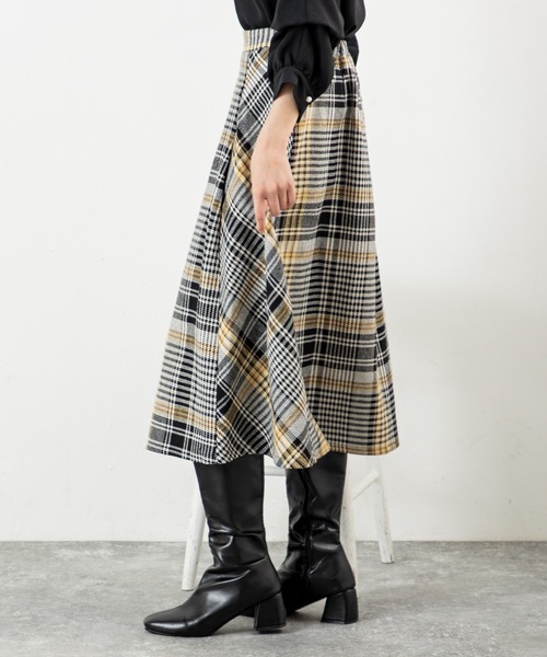 MILLION CARATS(ミリオンカラッツ)の「【大柄チェック×深タックで着痩せ見え】立体感シルエットが叶う上品ツイードスカート深めタックで立体感を出し、歩くたび揺れる美しいシルエット!ウエストゴムで快適にフィットしつつ、体型カバーを叶える優秀デザイン。オフィスにも休日にも馴染む、大人のためのチェックアイテム。(スカート・レディース・ピンク/イエロー・FREE)」の12枚目の写真
