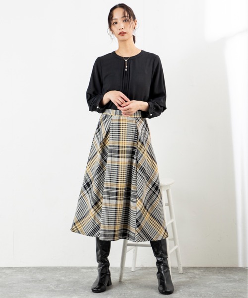 MILLION CARATS(ミリオンカラッツ)の「【大柄チェック×深タックで着痩せ見え】立体感シルエットが叶う上品ツイードスカート深めタックで立体感を出し、歩くたび揺れる美しいシルエット!ウエストゴムで快適にフィットしつつ、体型カバーを叶える優秀デザイン。オフィスにも休日にも馴染む、大人のためのチェックアイテム。(スカート・レディース・ピンク/イエロー・FREE)」の14枚目の写真