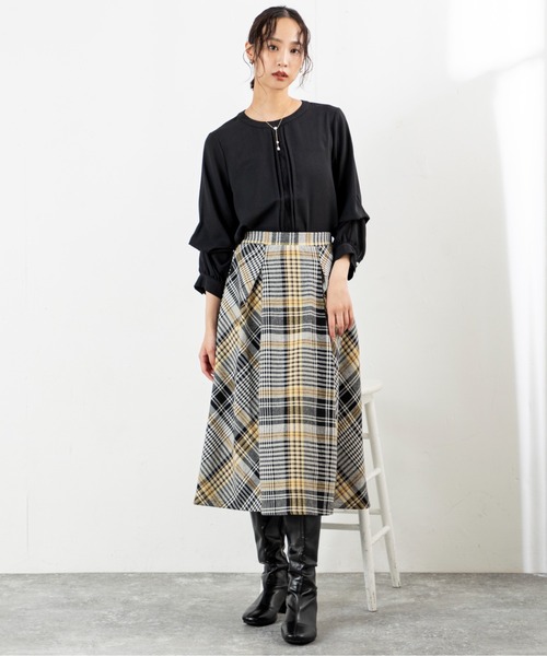 MILLION CARATS(ミリオンカラッツ)の「【大柄チェック×深タックで着痩せ見え】立体感シルエットが叶う上品ツイードスカート深めタックで立体感を出し、歩くたび揺れる美しいシルエット!ウエストゴムで快適にフィットしつつ、体型カバーを叶える優秀デザイン。オフィスにも休日にも馴染む、大人のためのチェックアイテム。(スカート・レディース・ピンク/イエロー・FREE)」の20枚目の写真
