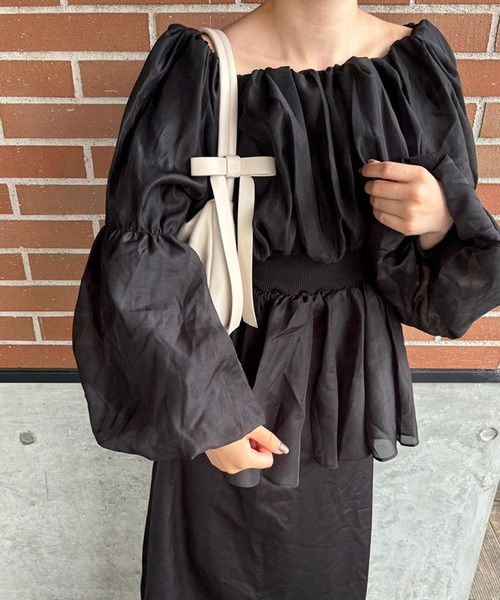 Flugge(フラッジー)の「ふわふわパフスリーブブラウス(シャツ/ブラウス・レディース・ブラック・FREE)」の1枚目の写真