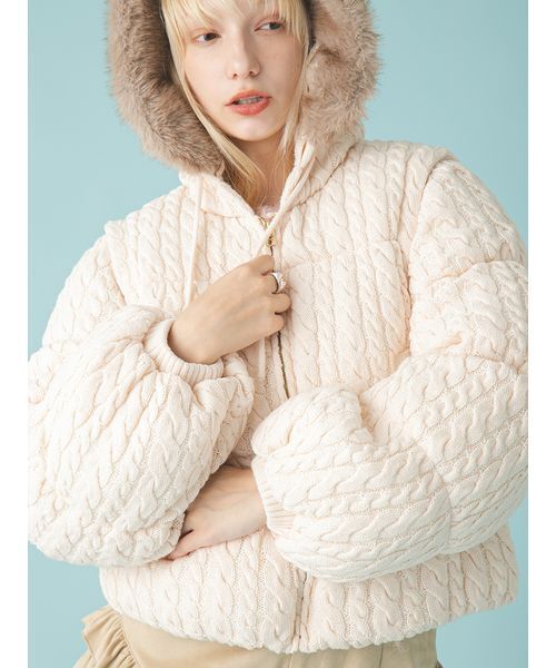 バーバリー　ファー付きダウンジャケット　アイボリー Loueme（ルエム）の「ボリュームフェイクファーフードパデッド