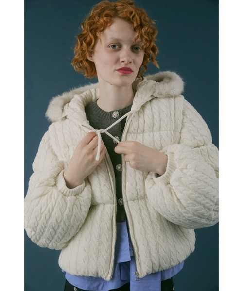 バーバリー　ファー付きダウンジャケット　アイボリー Loueme（ルエム）の「ボリュームフェイクファーフードパデッド