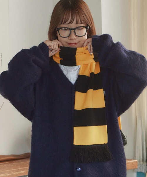 ROOPTOKYO（ループトウキョウ）の「フリンジ付き ボーダー フットボールマフラー（マフラー・メンズ・オレンジ/ブラック系2/グリーン系2/スカイブルー系2/ネイビー系1/ネイビー系2/レッド系2/レッド系3/ブラック系1/ロイヤルブルー/パープル/グリーン系1/スカイブルー系1/レッド系1・FREE）」の3枚目の写真