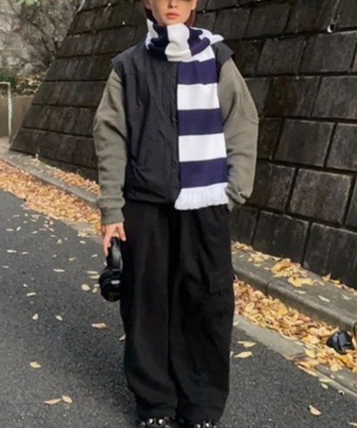 ROOPTOKYO（ループトウキョウ）の「フリンジ付き ボーダー フットボールマフラー（マフラー・メンズ・オレンジ/ブラック系2/グリーン系2/スカイブルー系2/ネイビー系1/ネイビー系2/レッド系2/レッド系3/ブラック系1/ロイヤルブルー/パープル/グリーン系1/スカイブルー系1/レッド系1・FREE）」の9枚目の写真