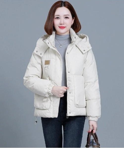 BLANC FICELLE(ブランフィセル)の「フード付き 中綿 ブルゾン(ダウンジャケット/コート・レディース・Off White/ブラック/ベージュ/ミント・M/L/XL)」の2枚目の写真