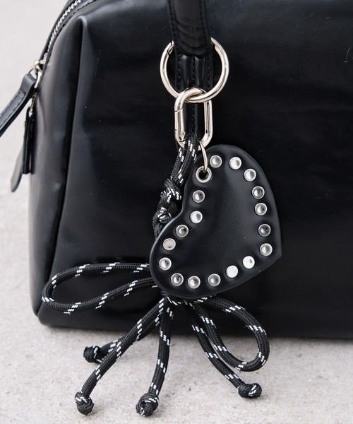 セール】【ペットボトル収納可能】ハートスタッズチャーム付きボストン