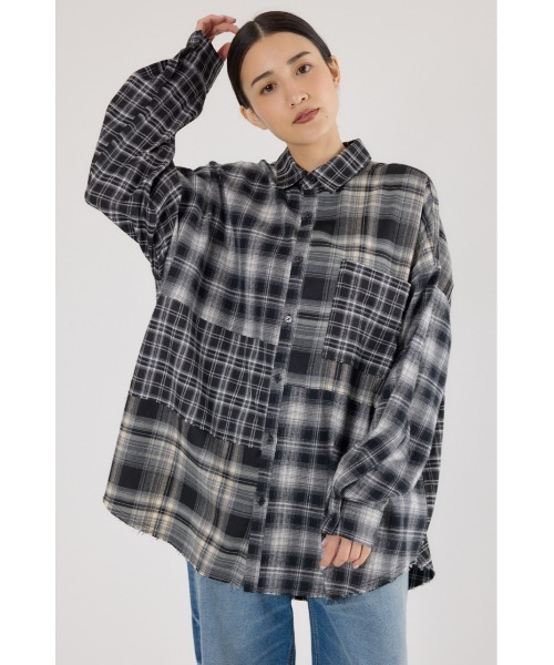 RODEO CROWNS WIDE BOWL(ロデオクラウンズワイドボウル)の「パッチワークチェックシャツ(シャツ/ブラウス・レディース・ブラウン系その他/マルチ/ブラック系その他・FREE)」の2枚目の写真