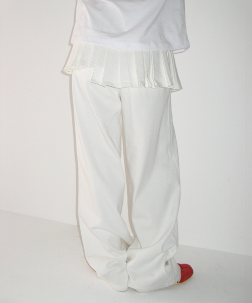 RONRON(ロンロン)の「OFF BALANCE PLEAT LAYERED PANTS WHITE(その他パンツ・レディース・その他・SMALL/MEDIUM)」の5枚目の写真