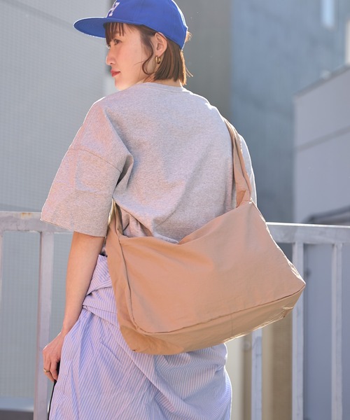 murir(ミュリール)の「ナイロンビッグショルダーバッグ(ショルダーバッグ・レディース・グリーン/ブラック/ベージュ/ピンク・FREE)」の2枚目の写真