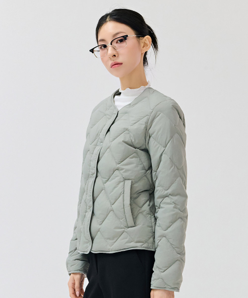 CHASECULT(チェイスカルト)の「女性 軽量ダウン キルティング ジャンパー-DFZG4751C0V(ダウンジャケット/コート・レディース・カーキ・100/85/95/90)」の5枚目の写真
