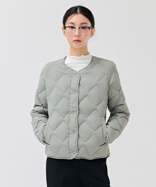 CHASECULT(チェイスカルト)の「女性 軽量ダウン キルティング ジャンパー-DFZG4751C0V(ダウンジャケット/コート・レディース・カーキ・100/85/95/90)」の6枚目の写真